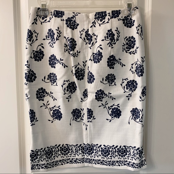 NWT Loft Floral Black White Pencil Skirt, Size OP - Picture 3 of 5